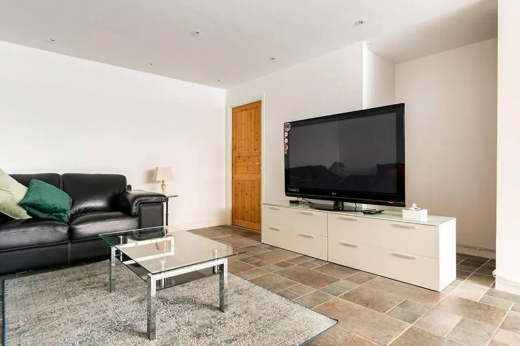 Laegenhet I Ett Hus Egen Ingang Apartment Sundbyberg